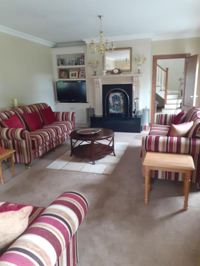 Single Or Twin Room In Lovely Country Residence Nobber Bagian luar foto