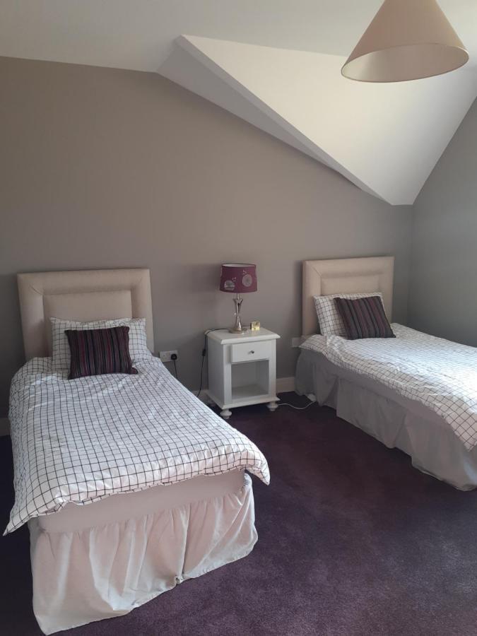 Single Or Twin Room In Lovely Country Residence Nobber Bagian luar foto