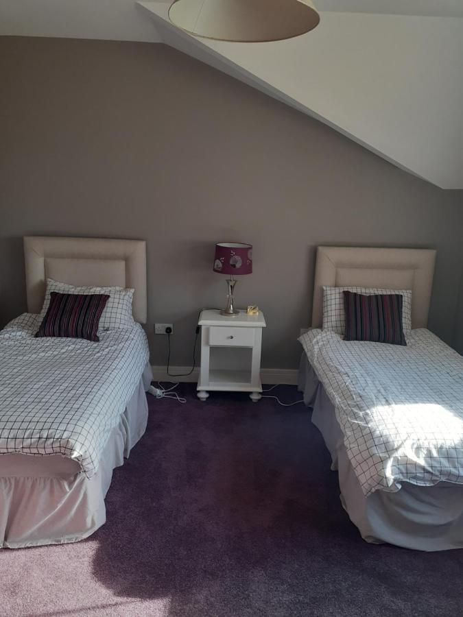 Single Or Twin Room In Lovely Country Residence Nobber Bagian luar foto