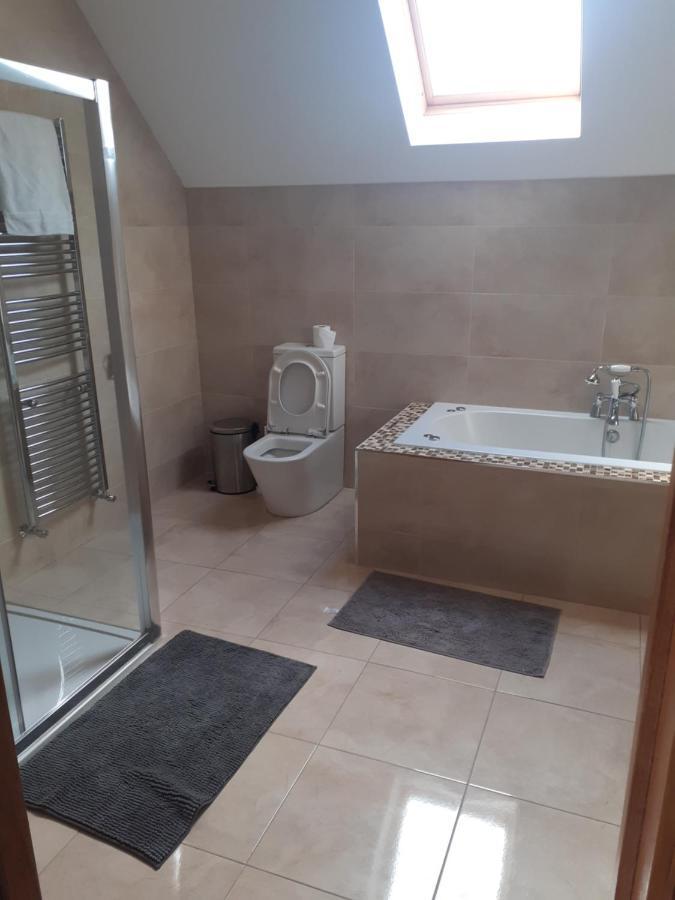 Single Or Twin Room In Lovely Country Residence Nobber Bagian luar foto