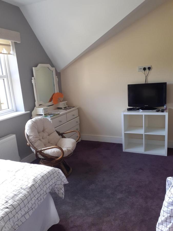Single Or Twin Room In Lovely Country Residence Nobber Bagian luar foto