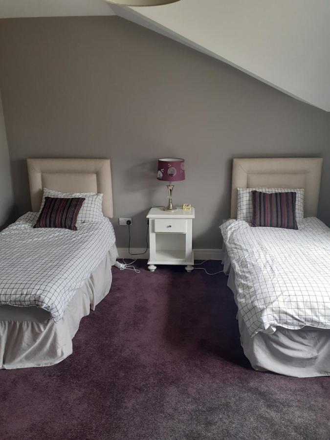 Single Or Twin Room In Lovely Country Residence Nobber Bagian luar foto