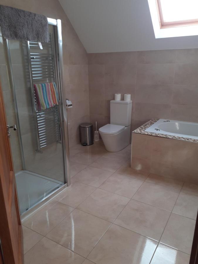 Single Or Twin Room In Lovely Country Residence Nobber Bagian luar foto