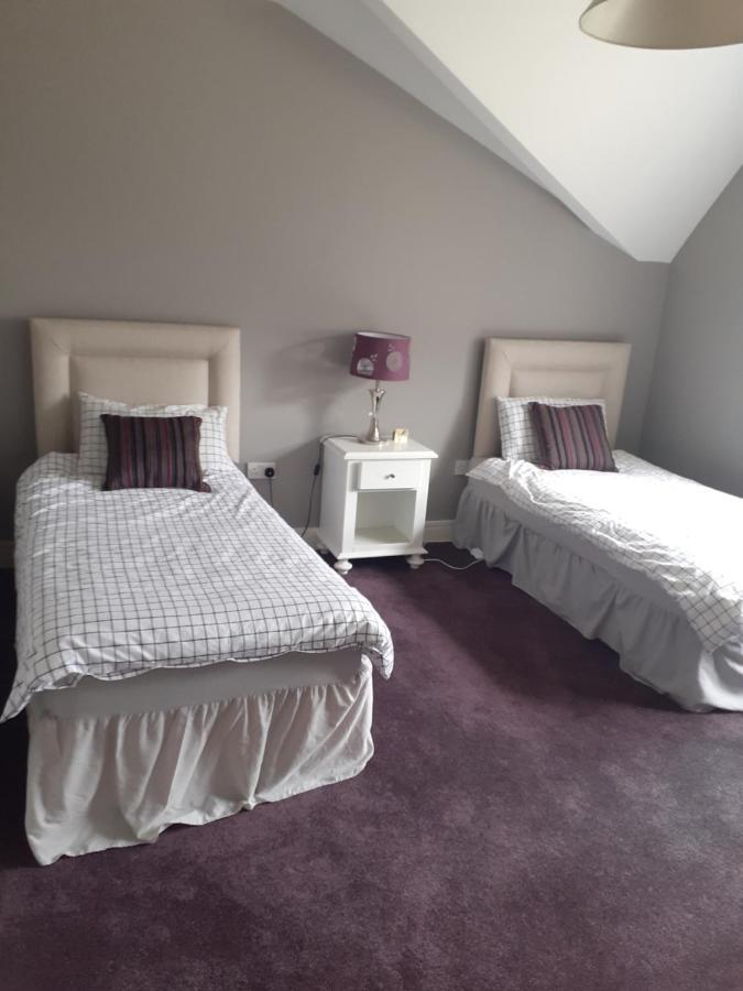 Single Or Twin Room In Lovely Country Residence Nobber Bagian luar foto