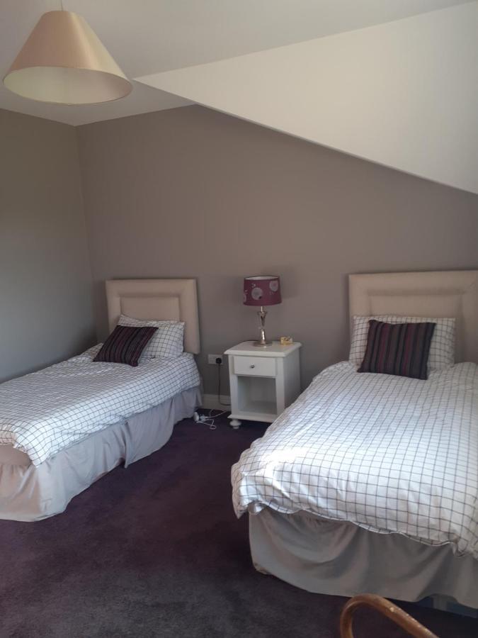 Single Or Twin Room In Lovely Country Residence Nobber Bagian luar foto