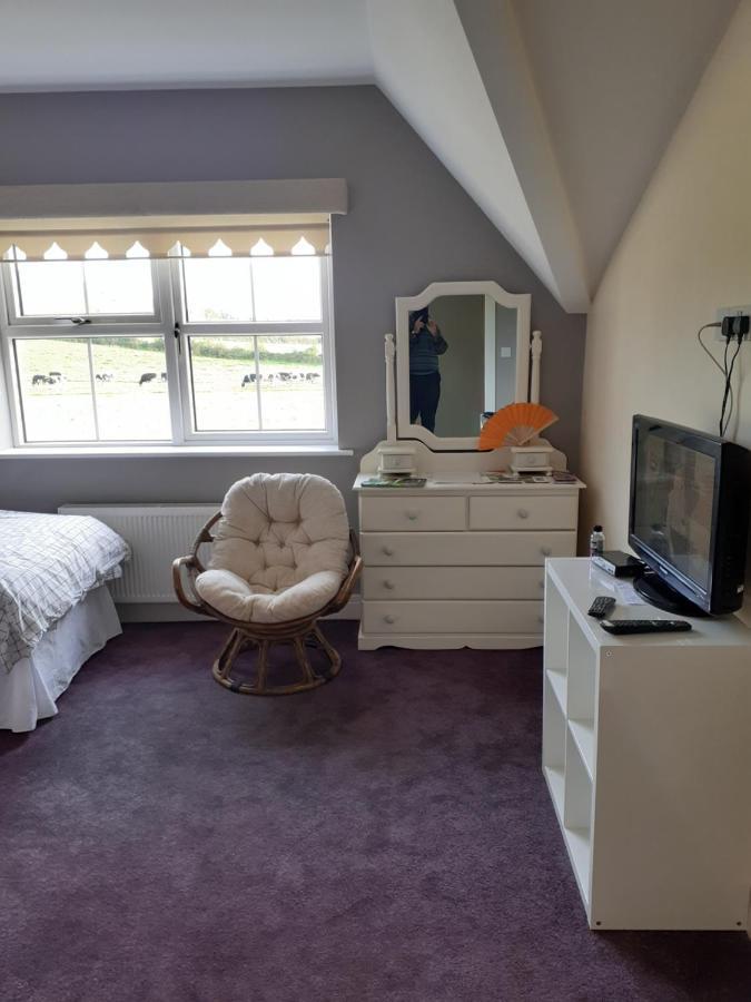 Single Or Twin Room In Lovely Country Residence Nobber Bagian luar foto