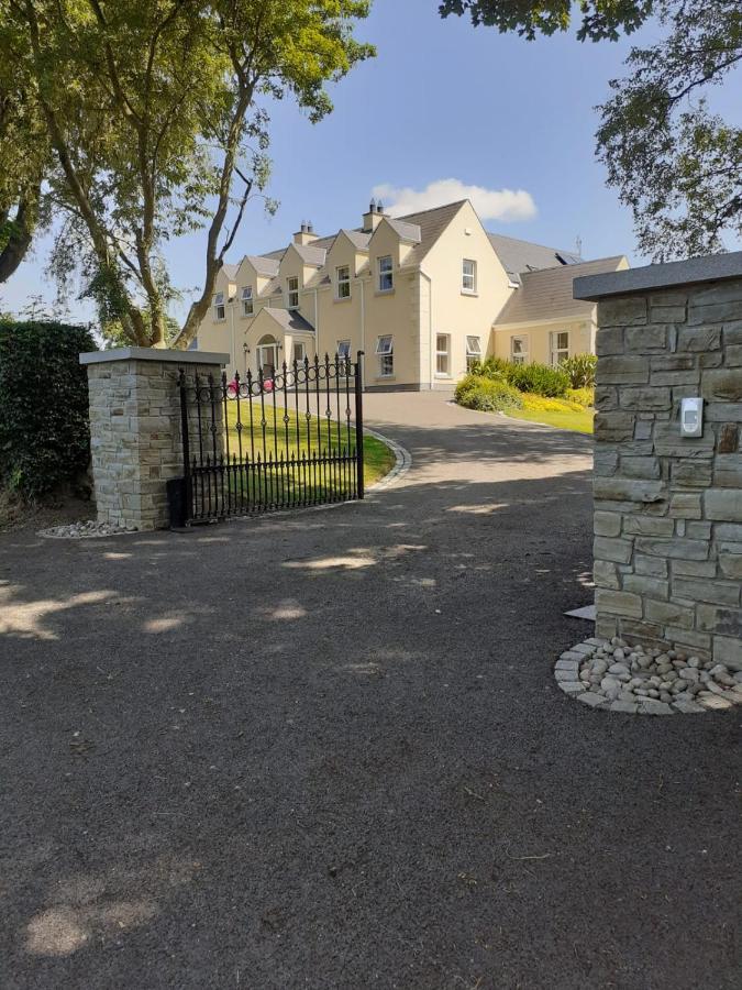 Single Or Twin Room In Lovely Country Residence Nobber Bagian luar foto