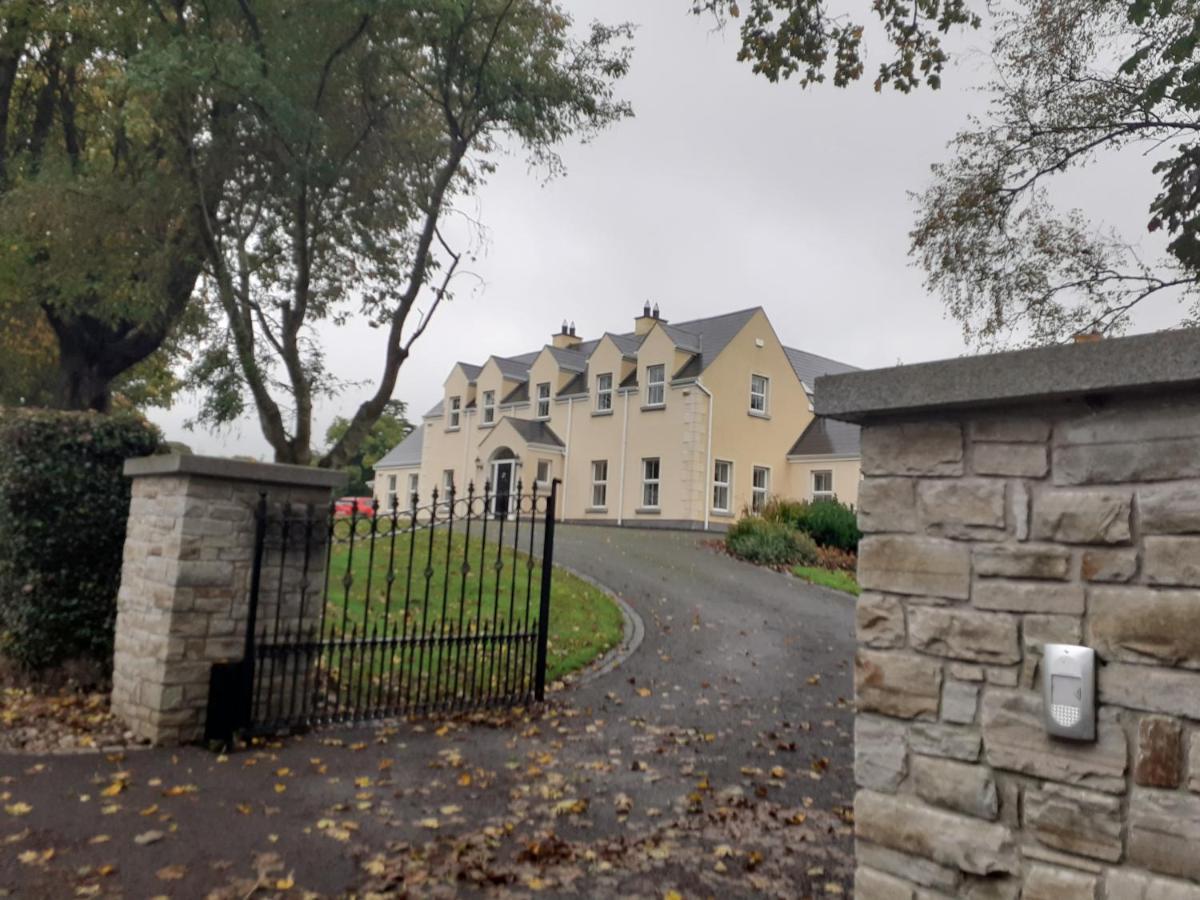 Single Or Twin Room In Lovely Country Residence Nobber Bagian luar foto