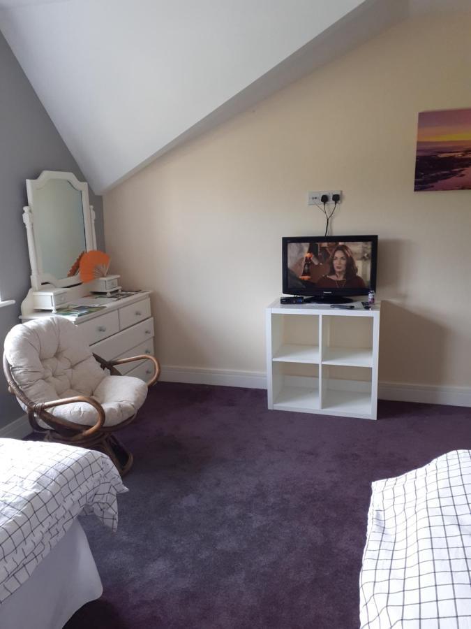 Single Or Twin Room In Lovely Country Residence Nobber Bagian luar foto